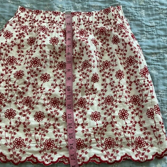NWT Francesca’s Jun & Ivy Embroidered Elastic Waist Skirt Scalloped Hem Size M - Picture 3 of 5
